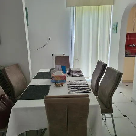 Kali Medence Kapuja 1 Appartement